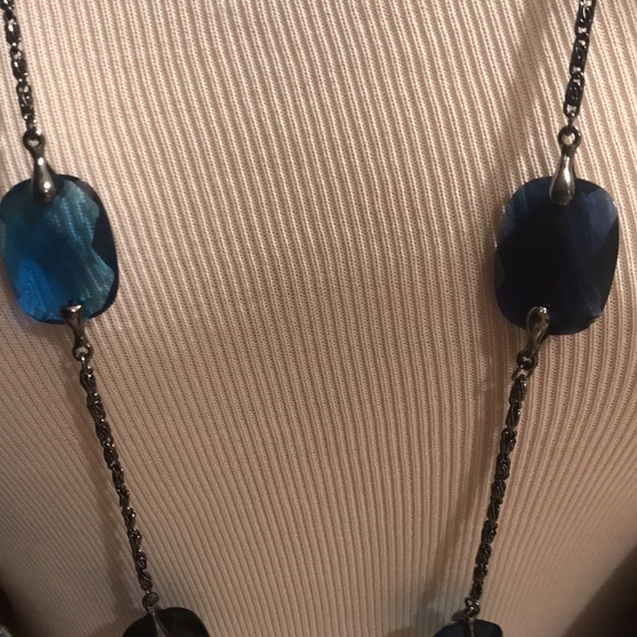 Jeweled long hanging necklace - Picture 5 of 9